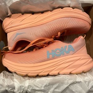 W Rincon 3 Women’s Hoka sneakers size 8B. Only worn twice